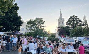 Marché nocturne avec soirée festive et cinéma plein air
