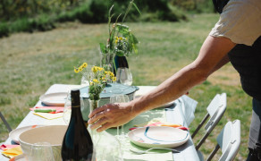 Repas convivial au pied des vignes à Fleurie - Dîner
